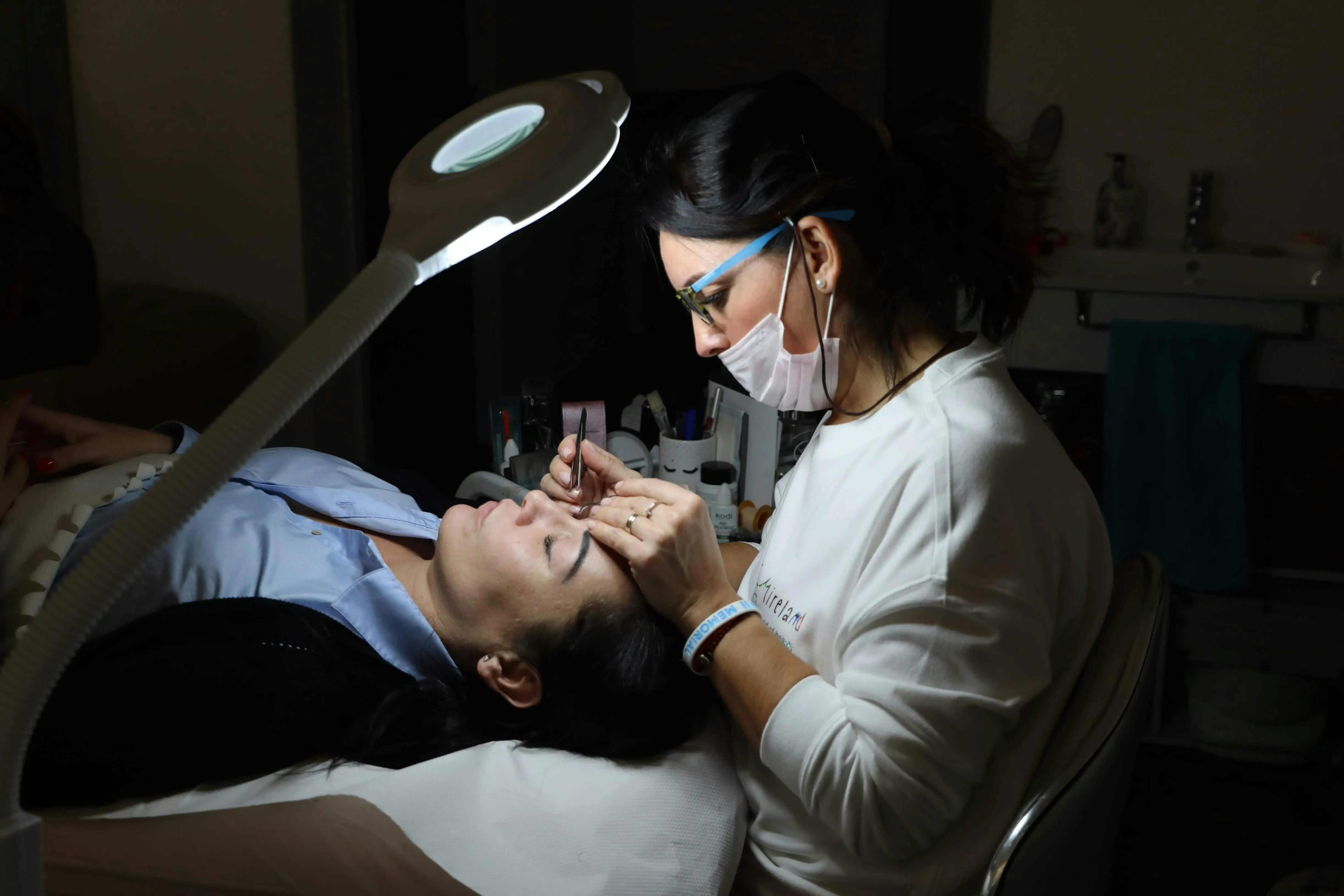Portrait professionnel de Carla - Experte en extensions de cils à Nice